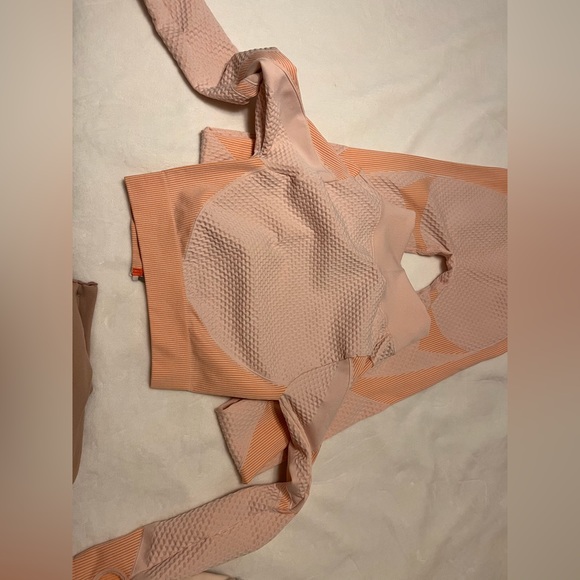 This is a coral colored legging set 2piece - Picture 5 of 7